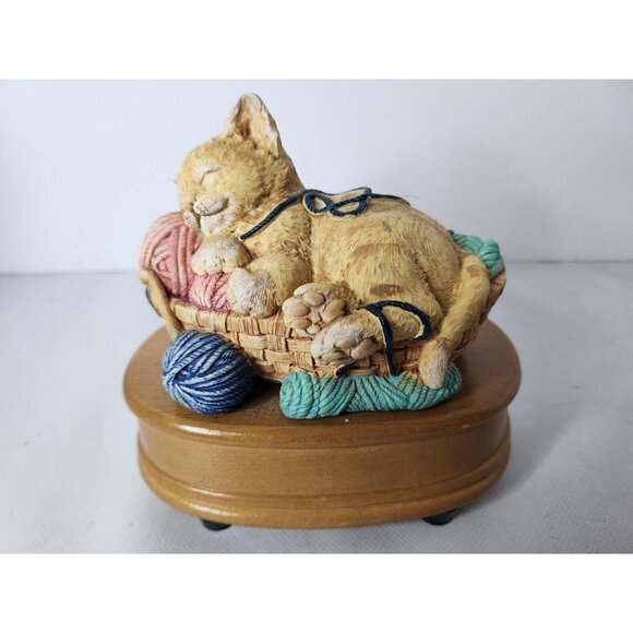 VINTAGE 1993 Summit Collection Beautiful Dreamer Cat Sleeping On Yarn Music Box - Picture 5 of 11